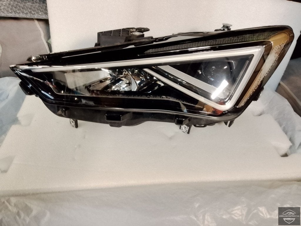Phare LED gauche Cupra Formentor 2020+ 5FB941007F Original !, Autovia A-2, Km 585 585
08760  Martorell, ES, SEAT S.A., Utilisé