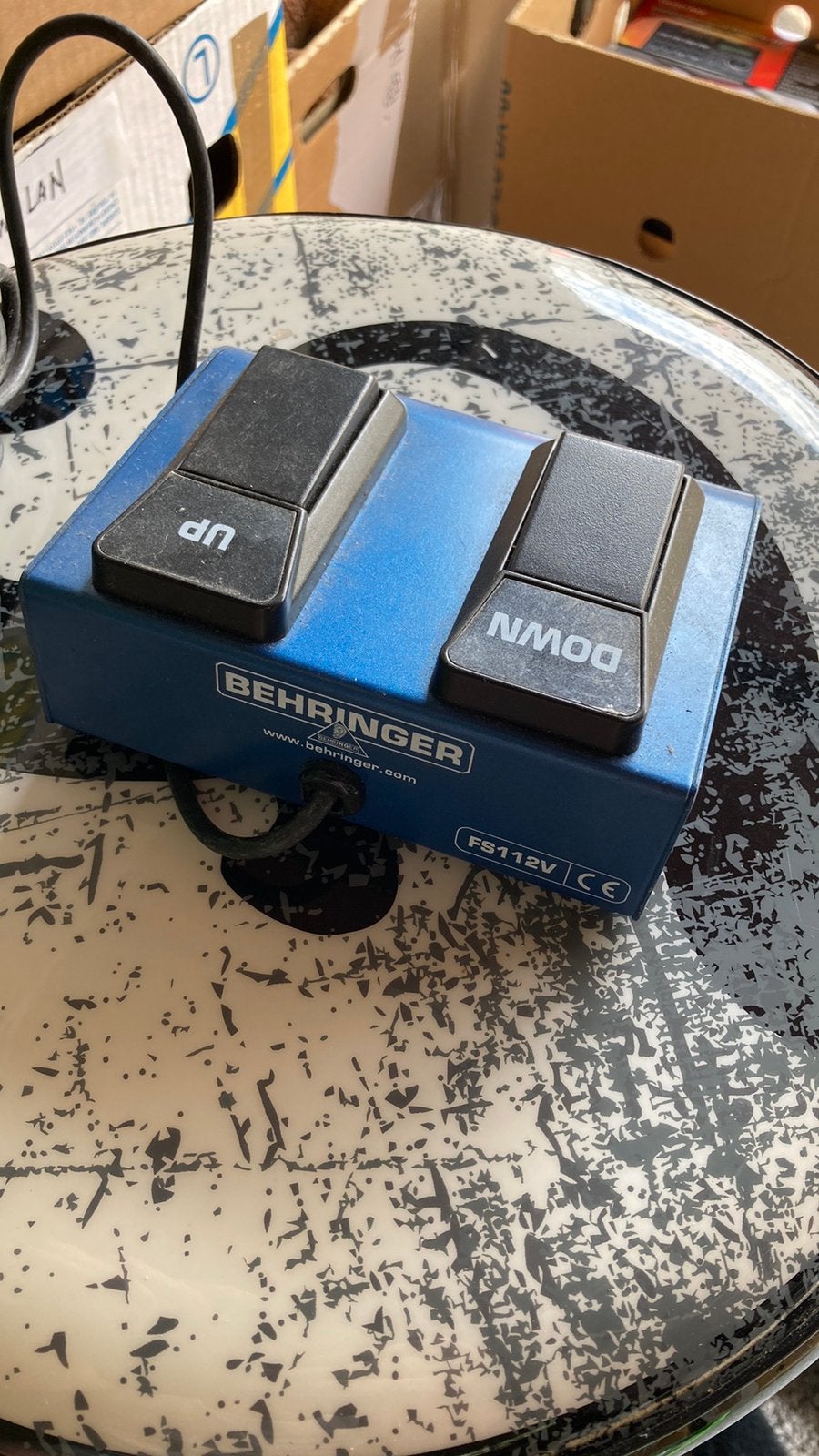 Behringer FS112V Footswitch / Voetschakelaar (UP/DOWN), Muziek en Instrumenten, Ophalen of Verzenden, Zo goed als nieuw