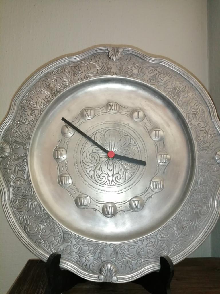 Horloge en étain très bon état 34cm de diamètre, Enlèvement