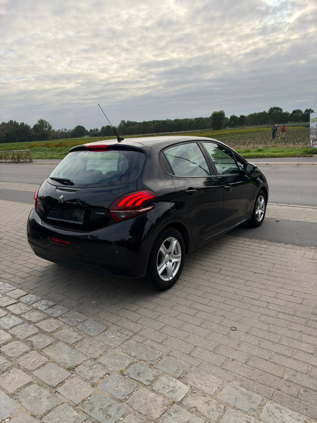 Mooie Peugeot 208 benzine euro 6b 11/2015, Autos, Achat, Euro 6, Entreprise, https://public.car-pass.be/vhr/05a98a5b-1e7f-4887-8c00-ab830f59af4f