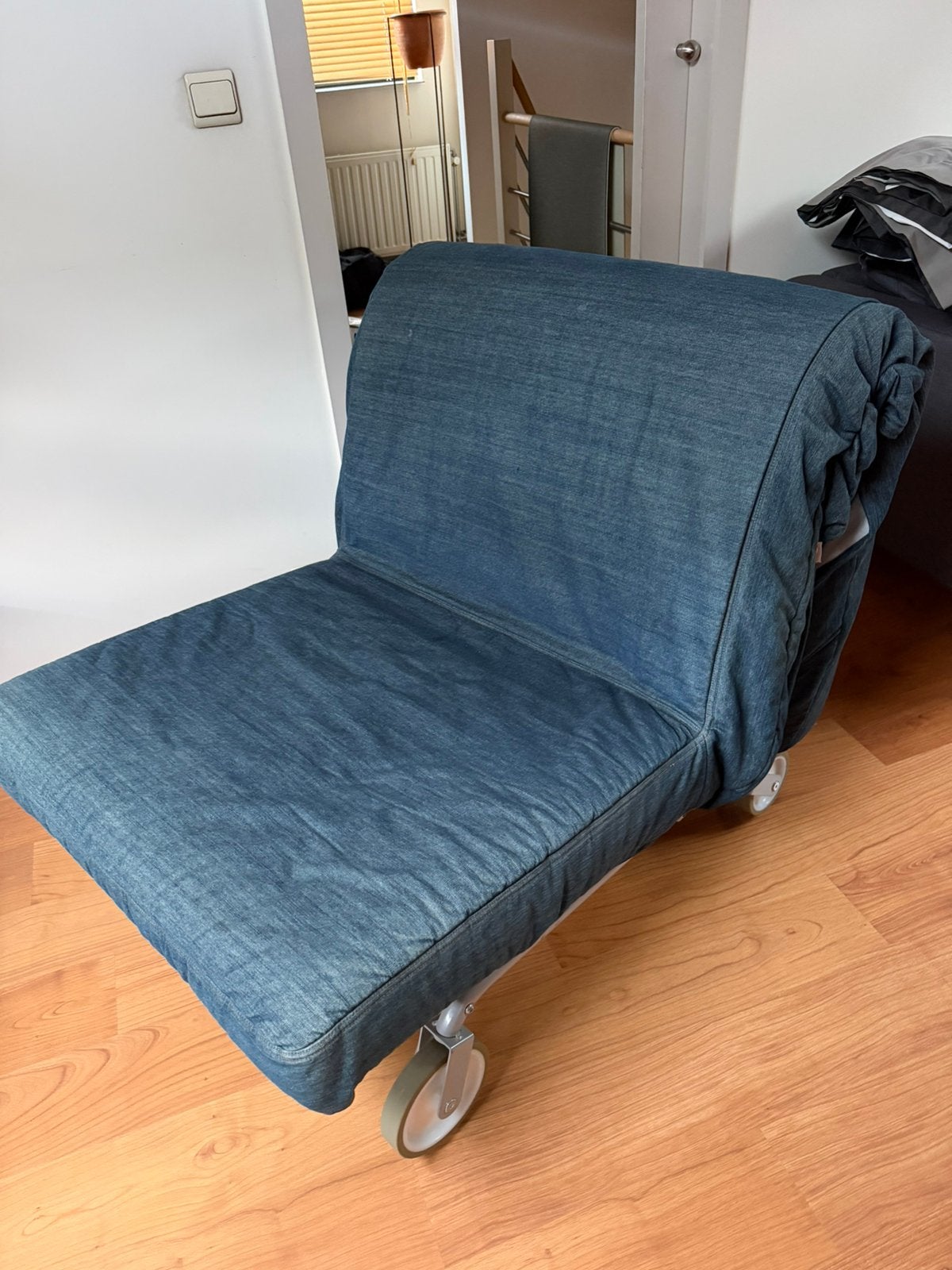 Zetel/logeerbed 1 persoon, Ophalen, Minder dan 75 cm, Zo goed als nieuw, Rechte bank