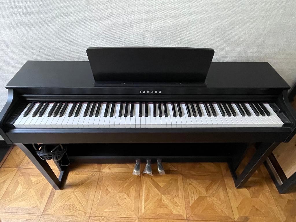 digitale piano Yamaha Clavinova CLP-625, Muziek en Instrumenten, Ophalen, Zwart, Digitaal, Zo goed als nieuw