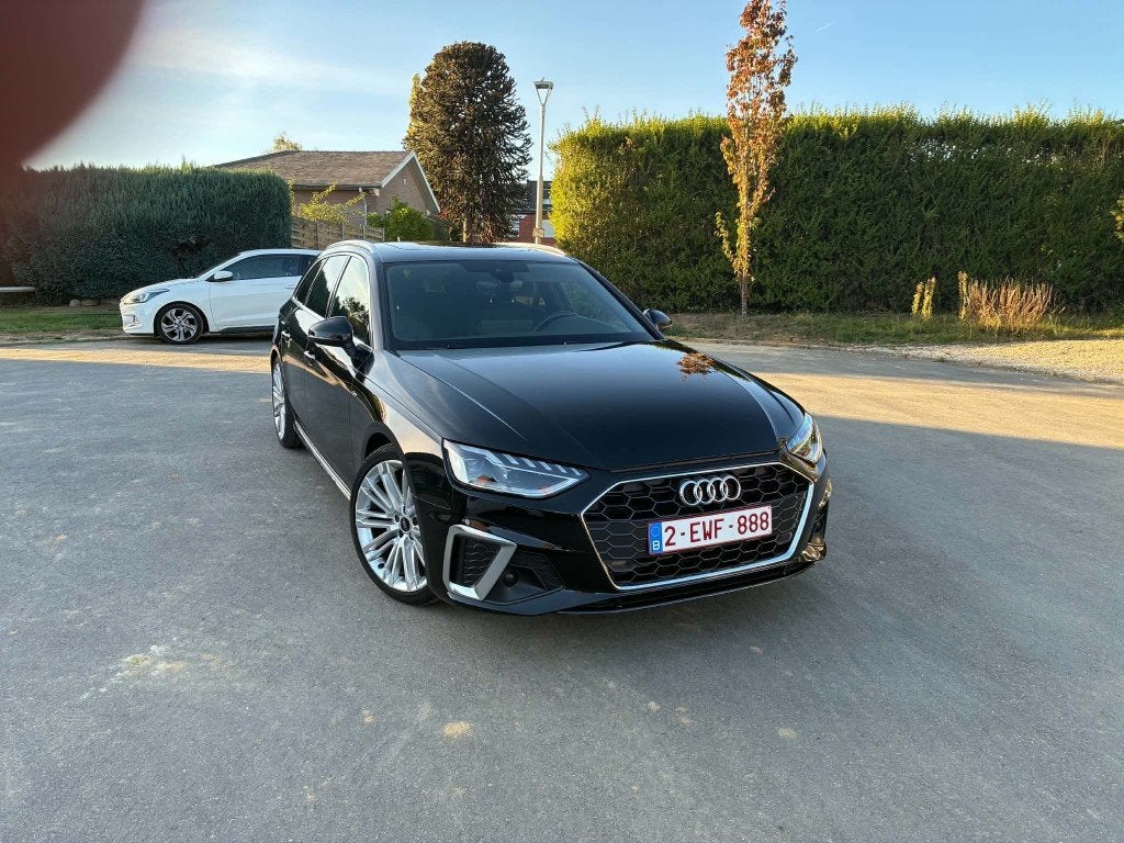 Audi A4 Avant S Line 35 TFSI S tronic 2024, Autos, Achat, Carnet d'entretien, A4, Noir