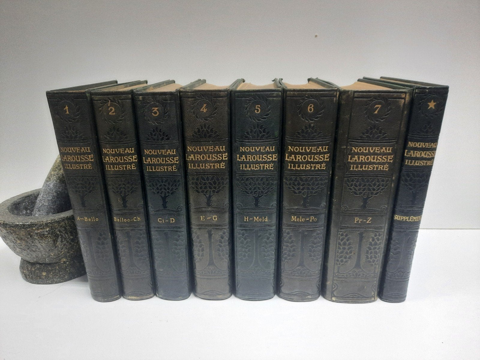 8 delig"Nouveau Larousse Illustré" van Claude augé, Livres, Encyclopédies, Série complète, Claude Augé, Enlèvement ou Envoi, Général