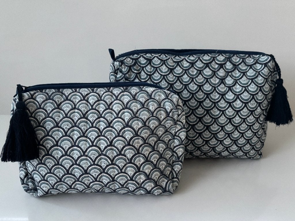 Bungalow Denmark set van 2 toilettassen, Handtassen en Accessoires, Toilettassen, Zo goed als nieuw, Dame, Blauw, Ophalen of Verzenden