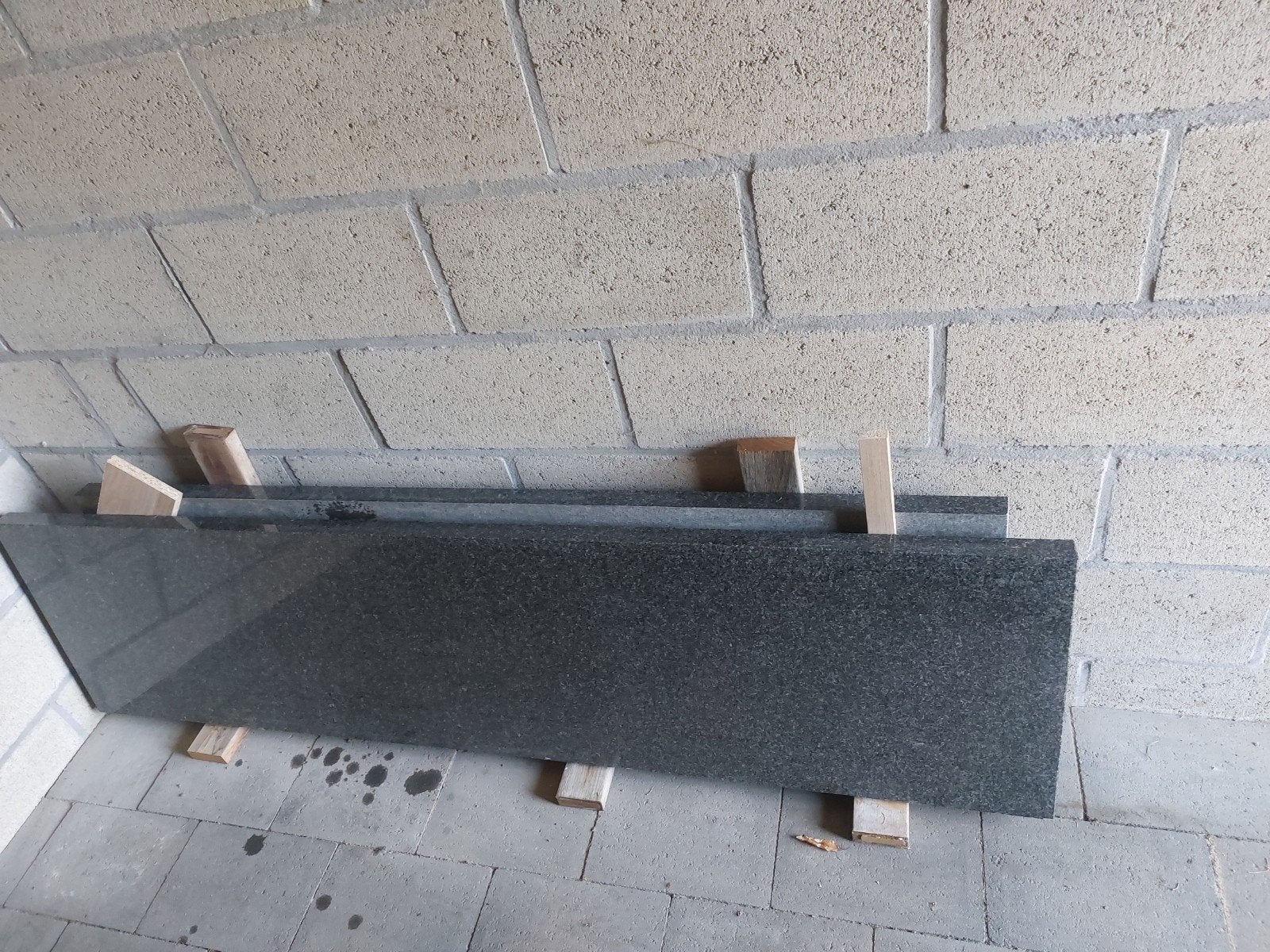 tablet graniet, Ophalen