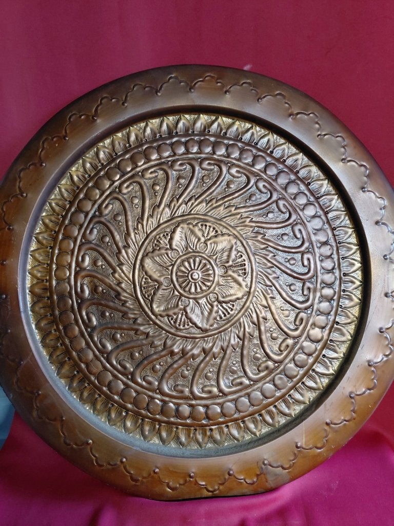 Grote koperen schaal (decoratie), Ophalen
