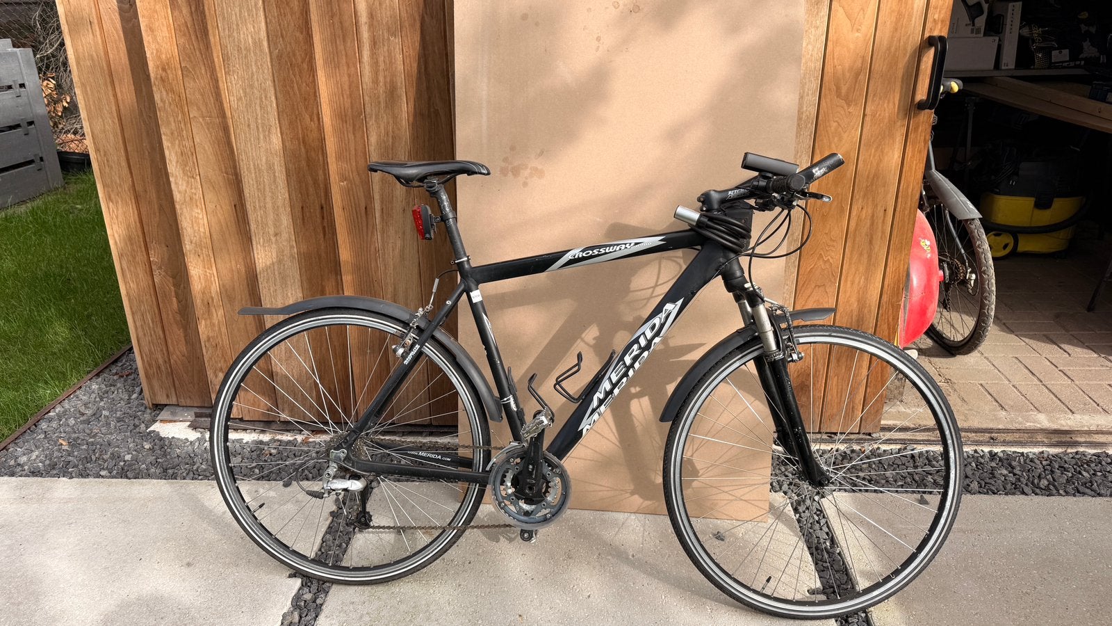 Merida Crossway trekking/hybride fiets in zwarte uitvoering, Ophalen, Gebruikt, 28 inch