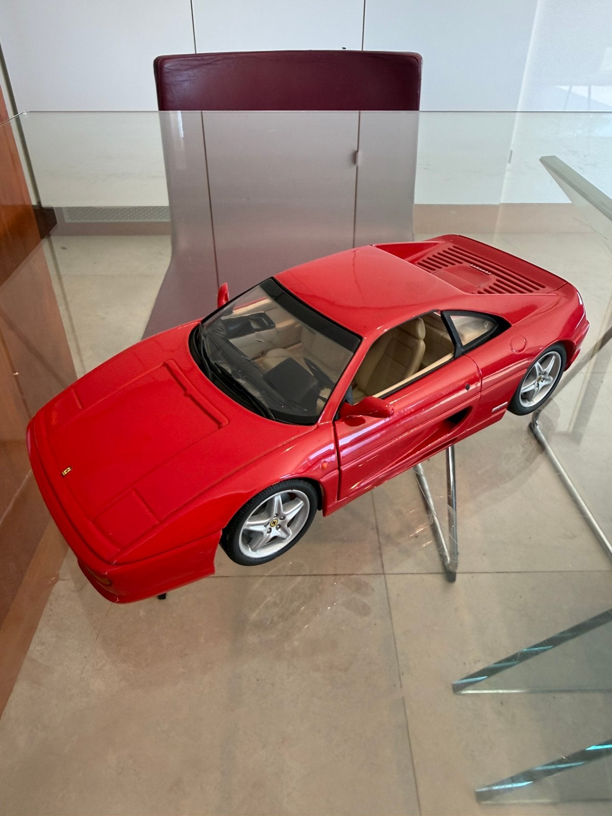 Ferrari F355 Berlinetta 1:18 nickel sans boîte, Enlèvement ou Envoi, Comme neuf, UT Models