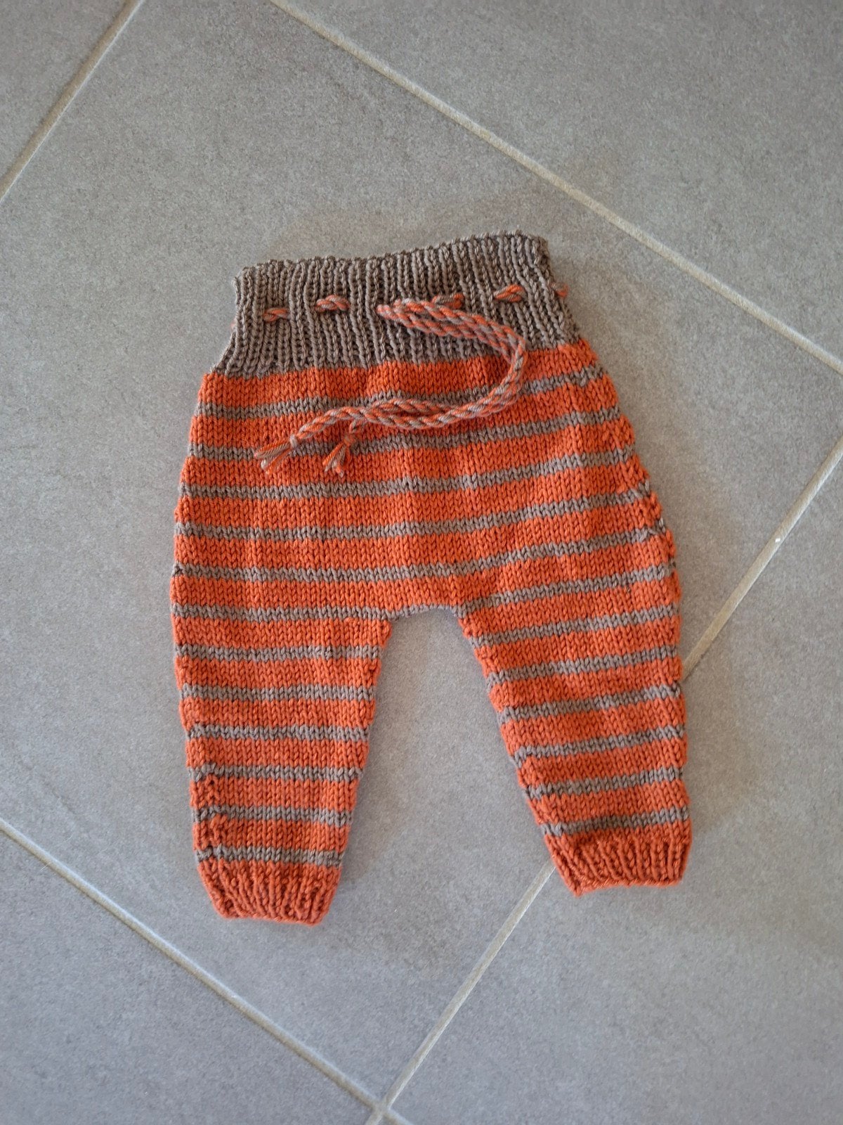 Handgemaakt broekje, maat 62/68 (nieuw), Ophalen of Verzenden, Broekje