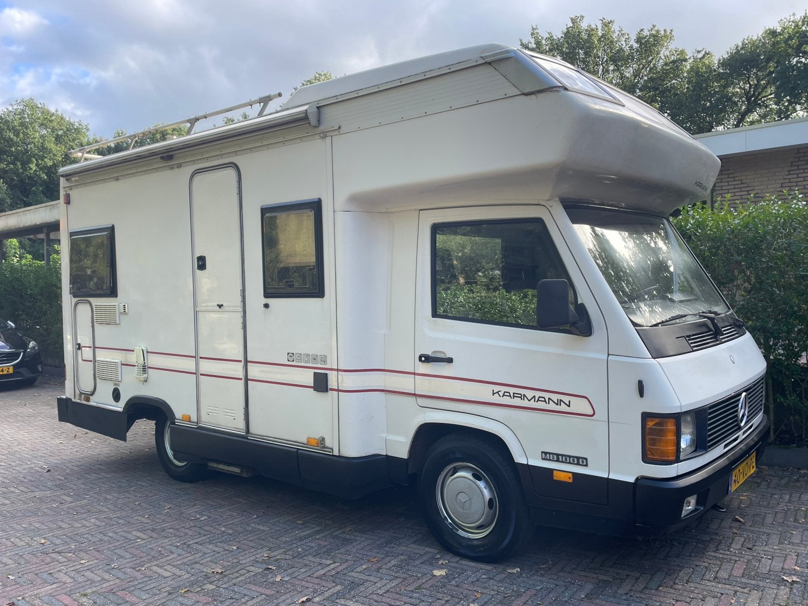 Camping-car Mercedes MB100 Karmann, Siège de train, Jusqu'à 4, Boîte manuelle, Diesel