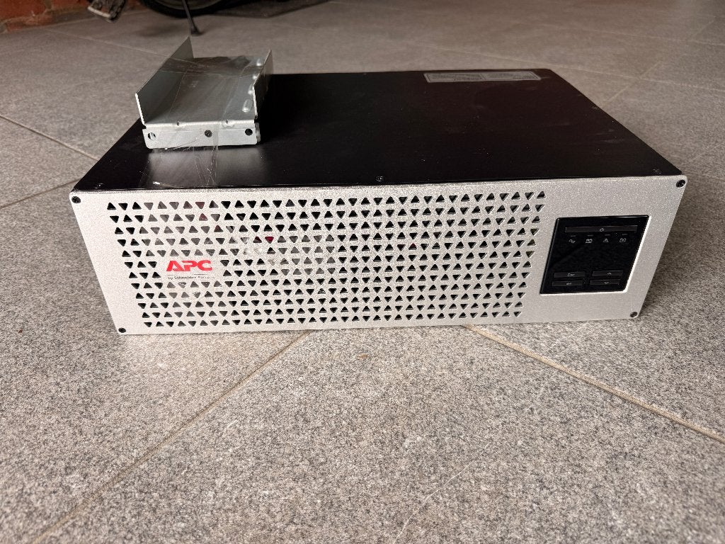 APC Smart-UPS 1500, Computers en Software, Ophalen, Zo goed als nieuw