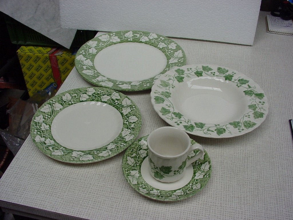 1 persoons servies van Churchill Hedera/ klimop, Antiek en Kunst, Ophalen of Verzenden