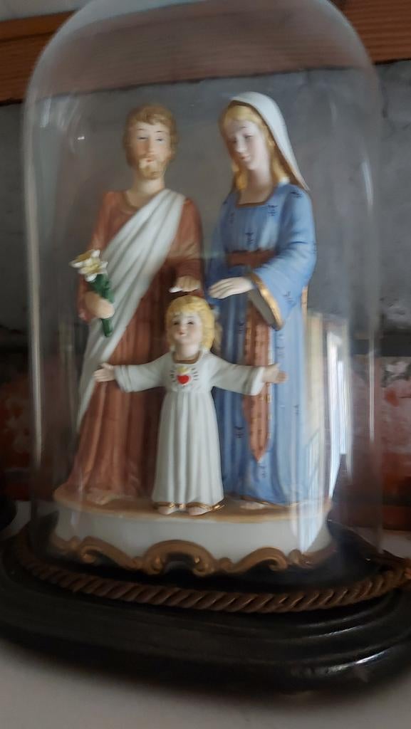 Heilige familie onder glazen stolp, Enlèvement