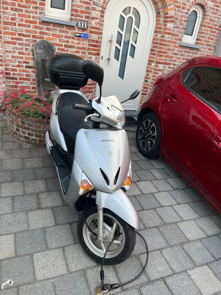 Honda lead