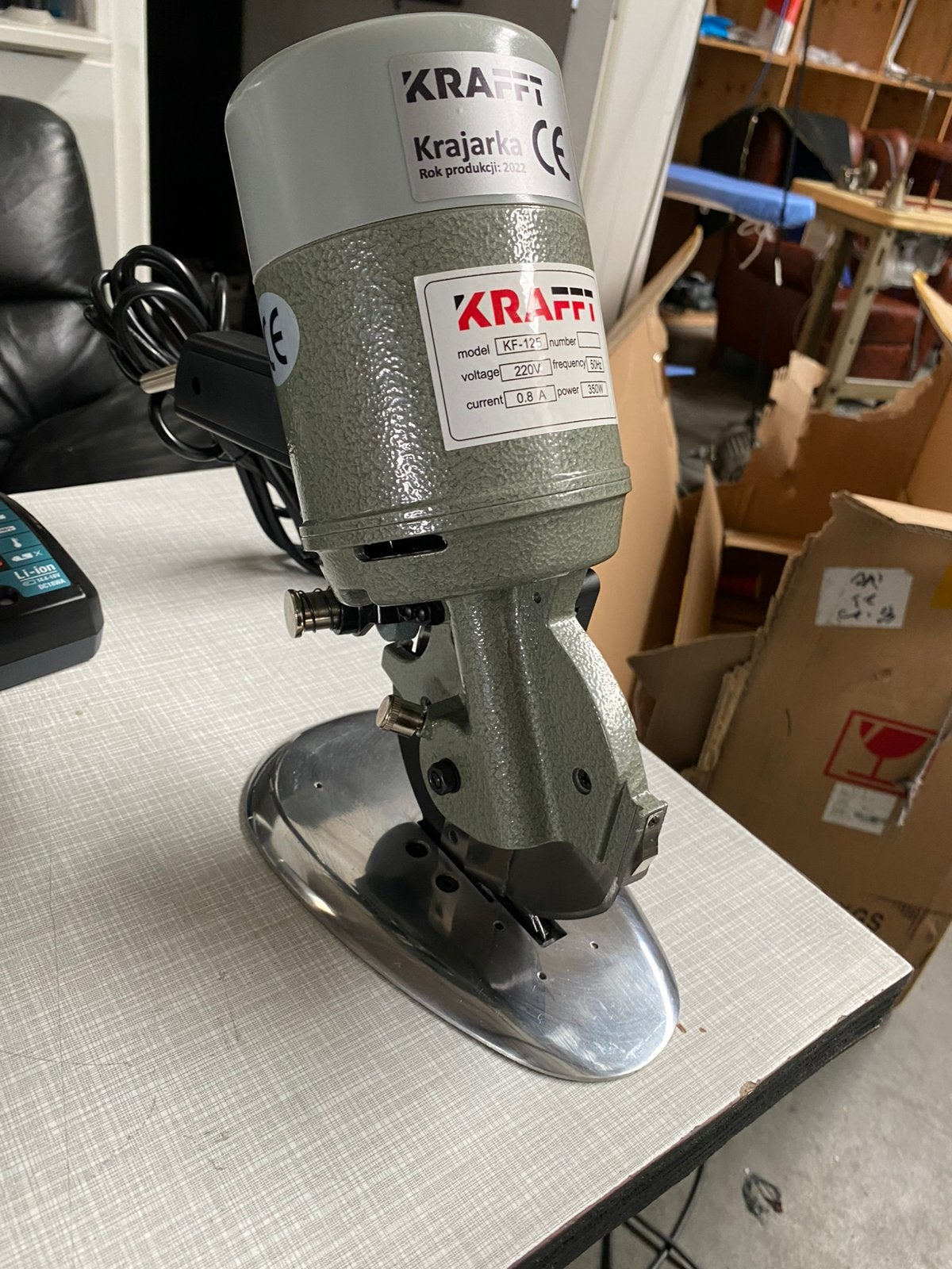 Industriele stofsnijmachine kraft-125 textielstoffem 220v, Hobby en Vrije tijd, Naaimachines en Toebehoren, Ophalen of Verzenden