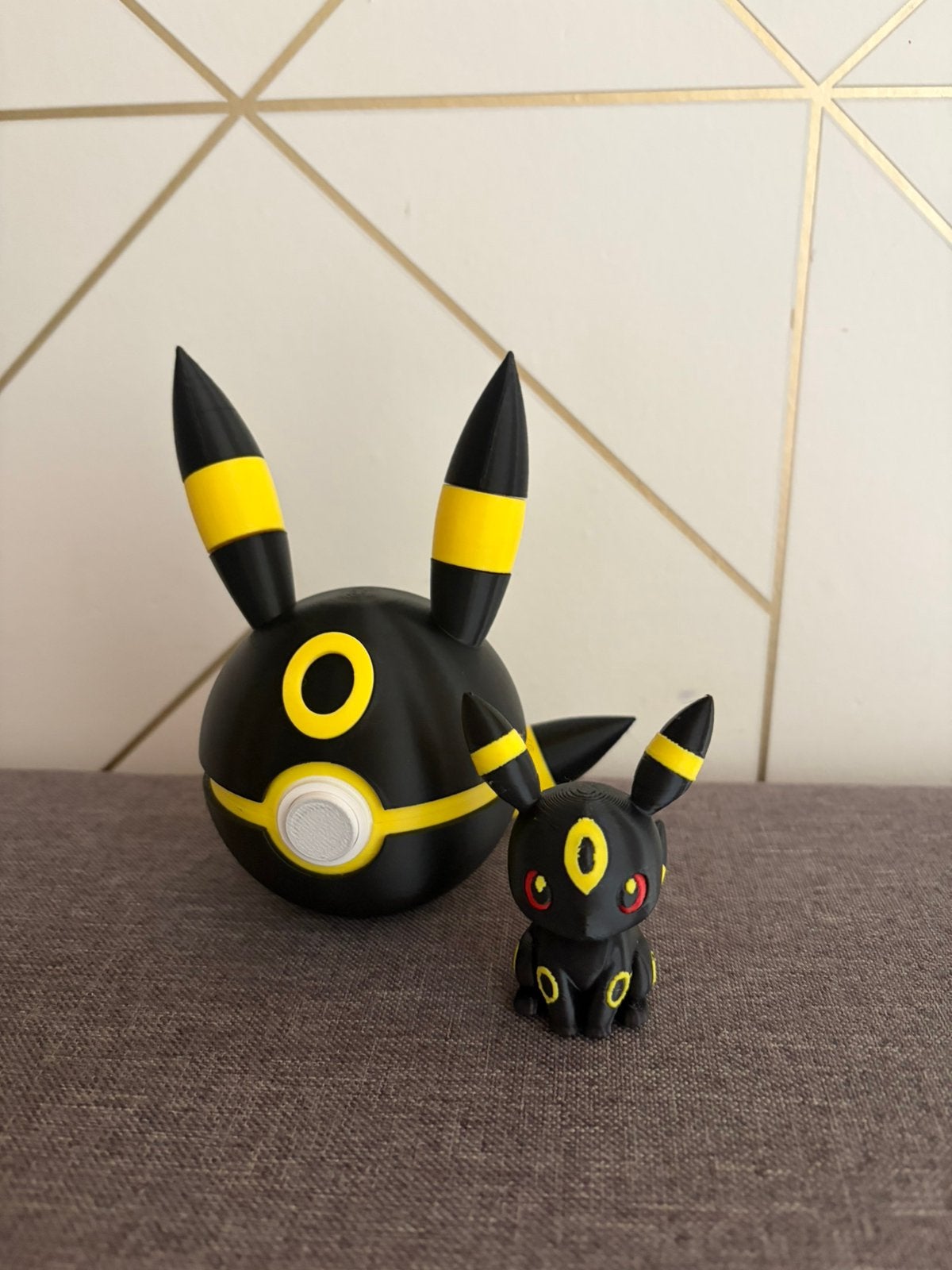 Pokemon bal met umbreon, Verzamelen, Ophalen, Zo goed als nieuw