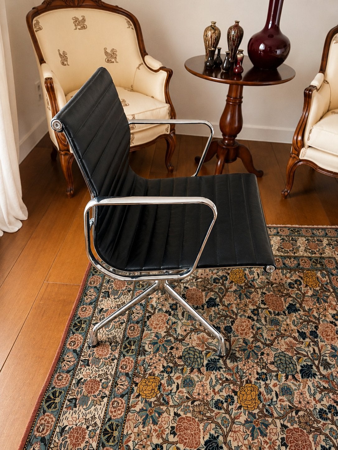 Originele Vitra Aluminium Chair EA 107 – 2006, Huis en Inrichting, Ophalen, Zo goed als nieuw, Zwart
