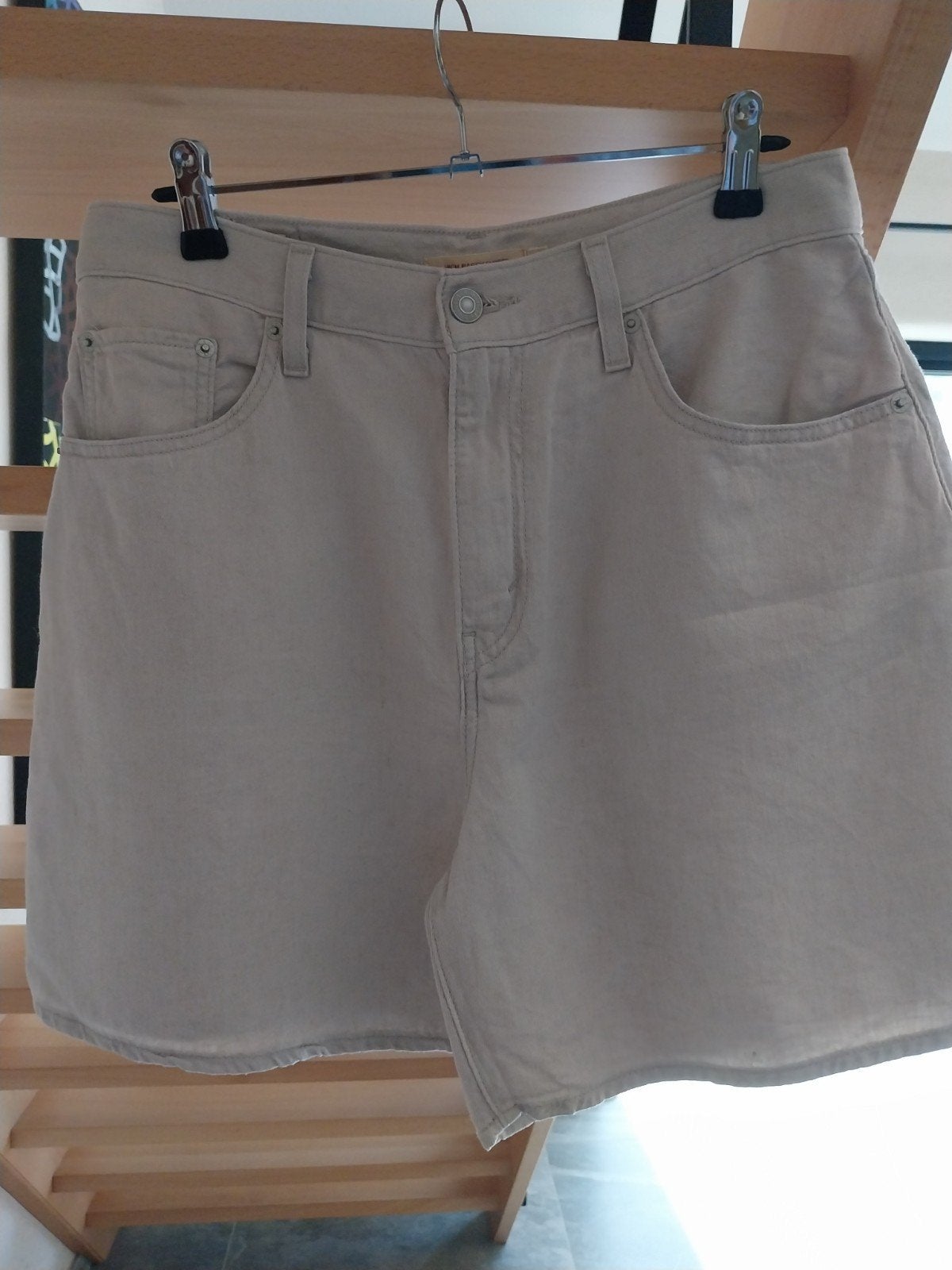 short Levi's maat 30 slechts 1 keer gedragen, Ophalen of Verzenden, Beige