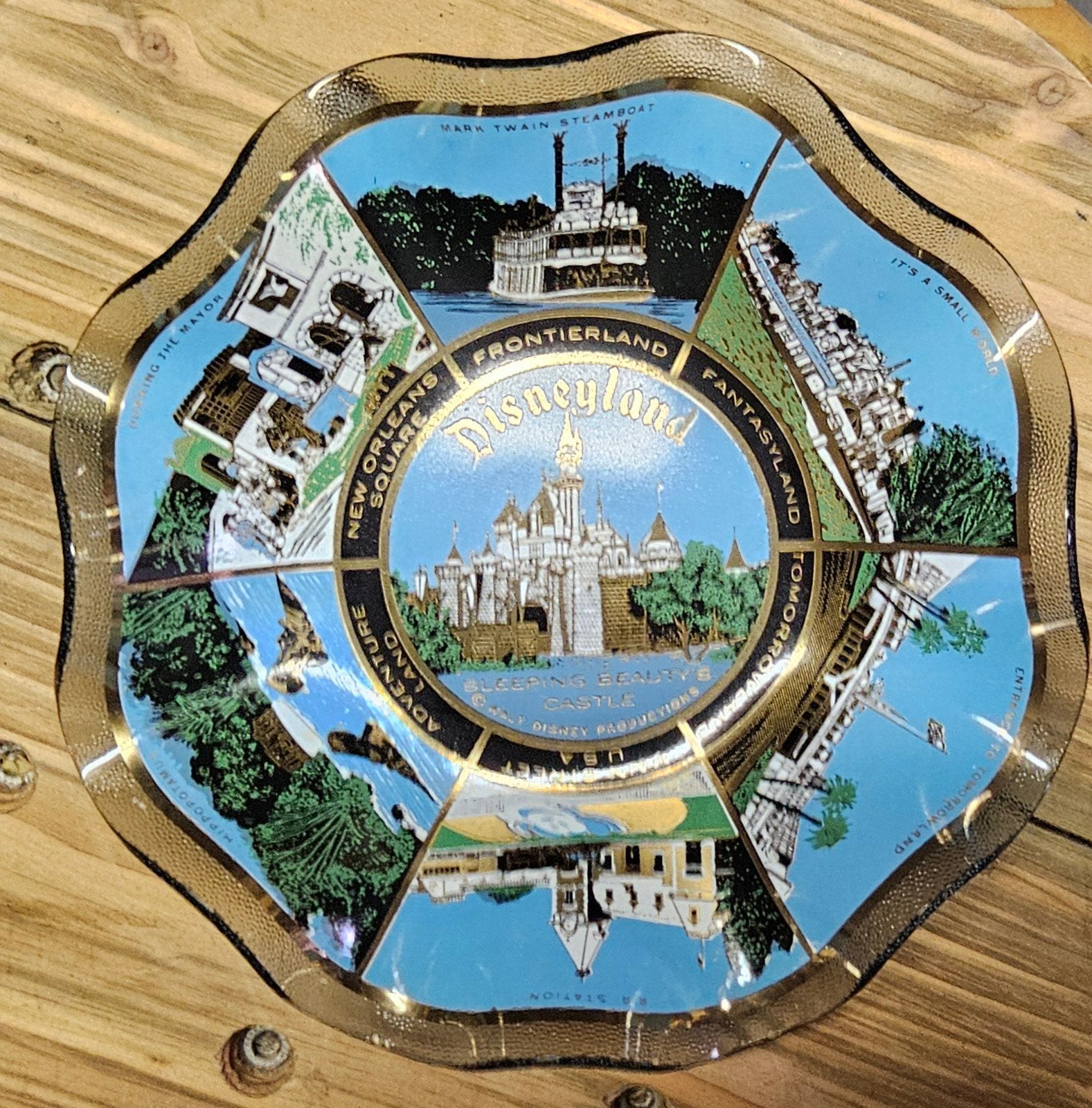 Disneyland vintage glazen souvenirbordje
Dit is, Ophalen of Verzenden