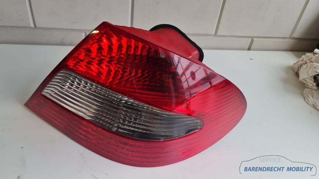 Achterlicht Mercedes W209 A209 C209 CLK facelift A2098200877, Auto-onderdelen, Gebruikt, Mercedes-Benz AG, Mercedes-Benz, Mercedesstrasse 120
70372  Stuttgart, DE