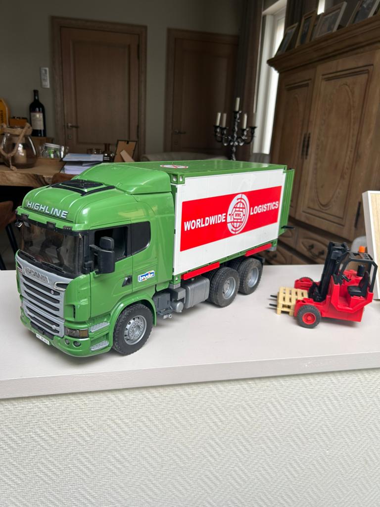 Bruder scania container met kooiaap, Ophalen, Zo goed als nieuw