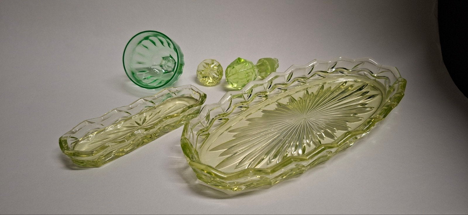 uranium vaseline glas schaaltjes, Enlèvement
