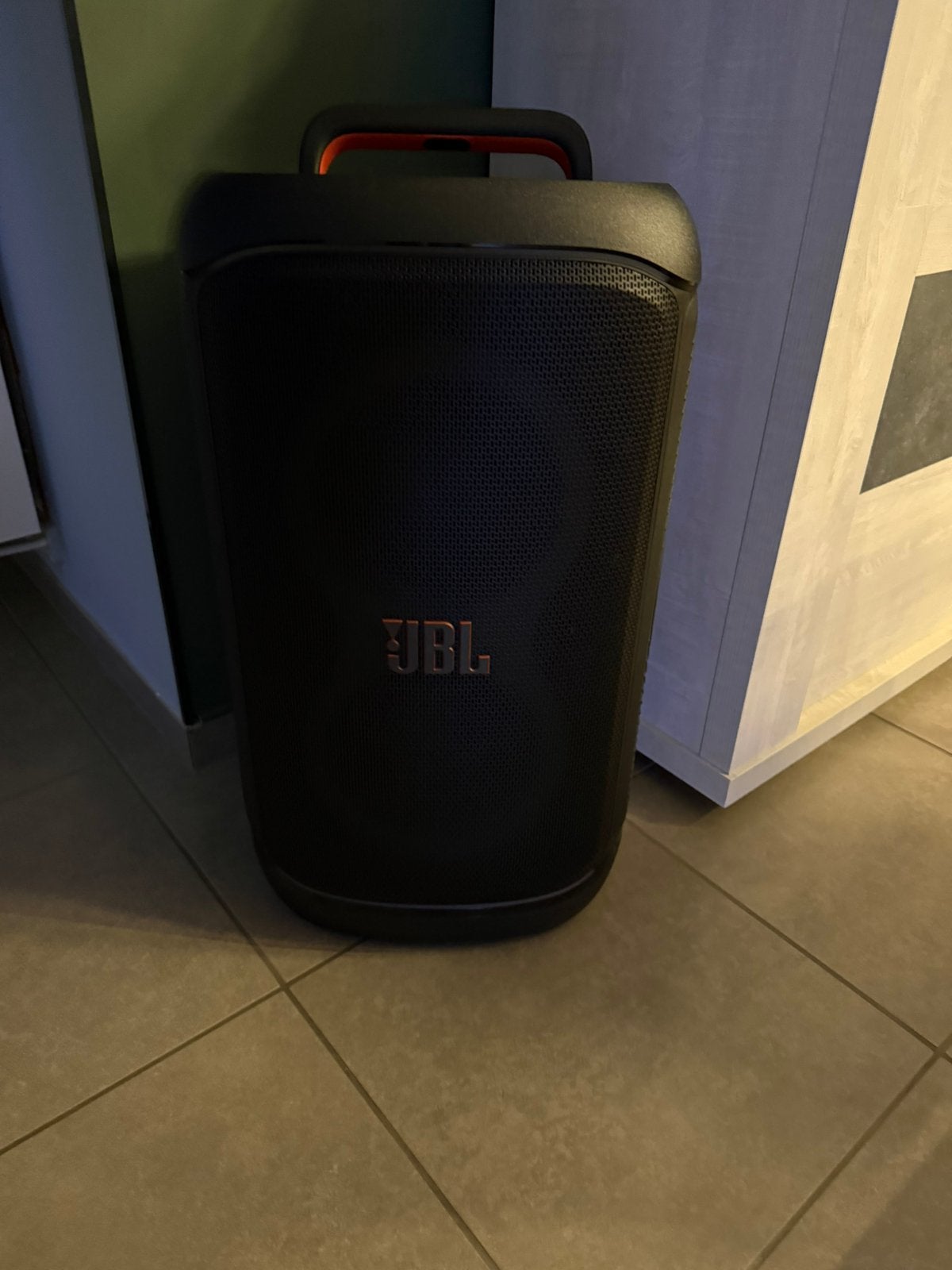 A loué JBL 520 party box, Bijoux, Sacs & Beauté, Valises, Enlèvement ou Envoi, Comme neuf