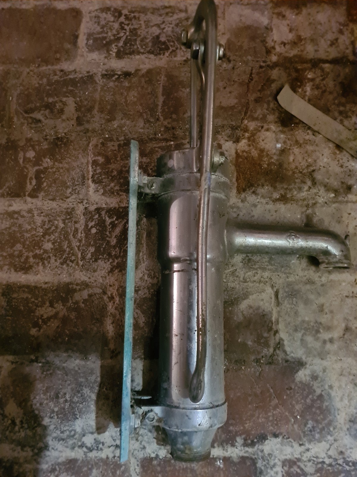 pompe à bras ancienne, Enlèvement ou Envoi