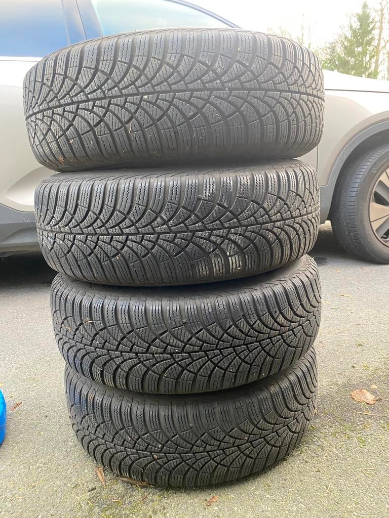 Winterbanden en velgen set 195/65R15, Auto-onderdelen, Ophalen, Winterbanden, Velg(en)