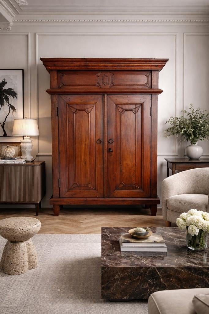 Armoire ancienne en teck massif en acajou, sculptée à la mai, Enlèvement
