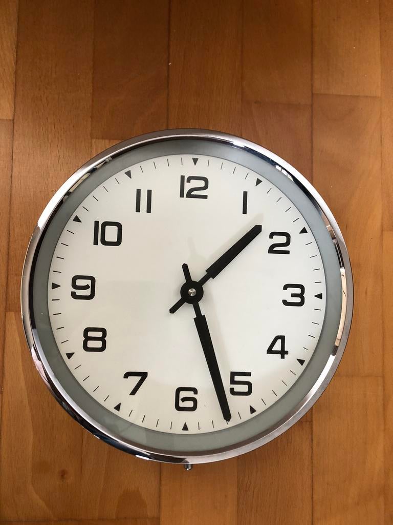 Mooie wandhorloge /nooit gebruikt, Ophalen