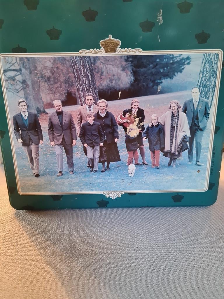 Rare  et ancienne boîte  " DELACRE "  de la famille Royale ., Collections, Enlèvement, Utilisé