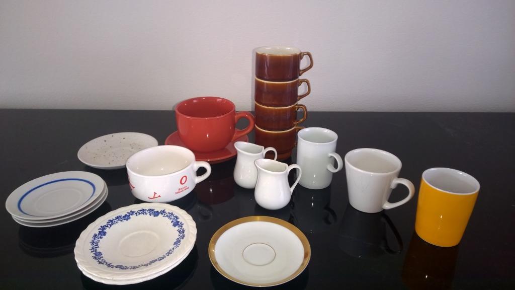 Tassen + bordjes + room melkannetjes + eierendopjes, Enlèvement ou Envoi, Comme neuf, Poterie