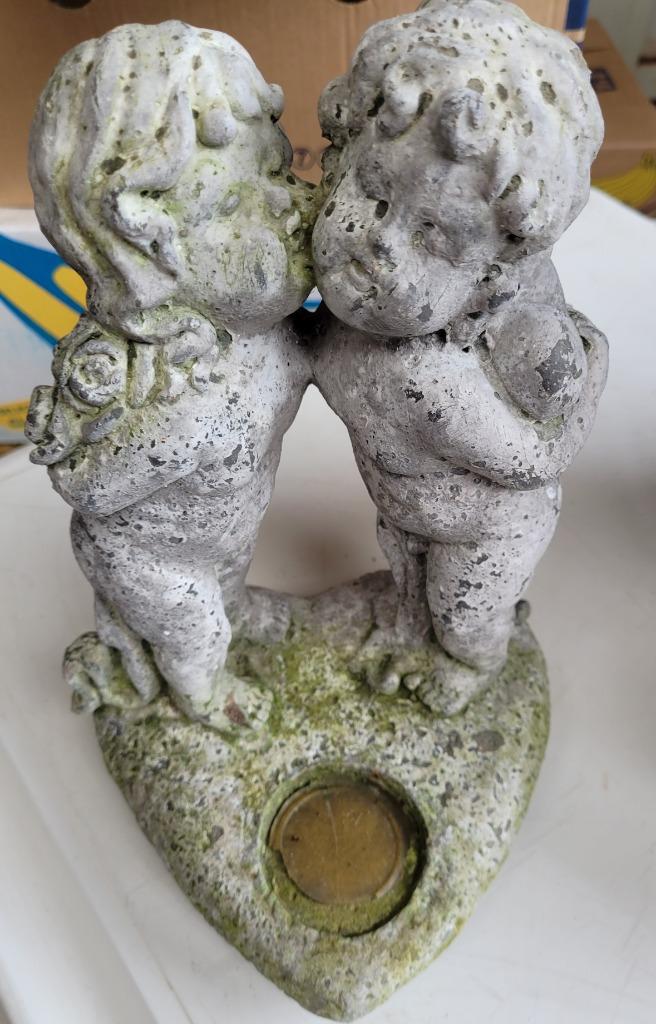 Chérubins kissing de jardin en bon état.., Enlèvement ou Envoi, Utilisé, Pierre, Ange