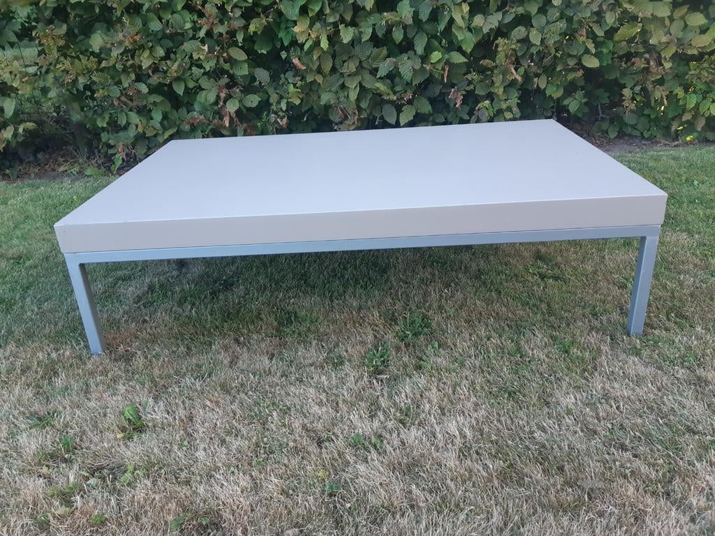 Ikea table basse, Enlèvement