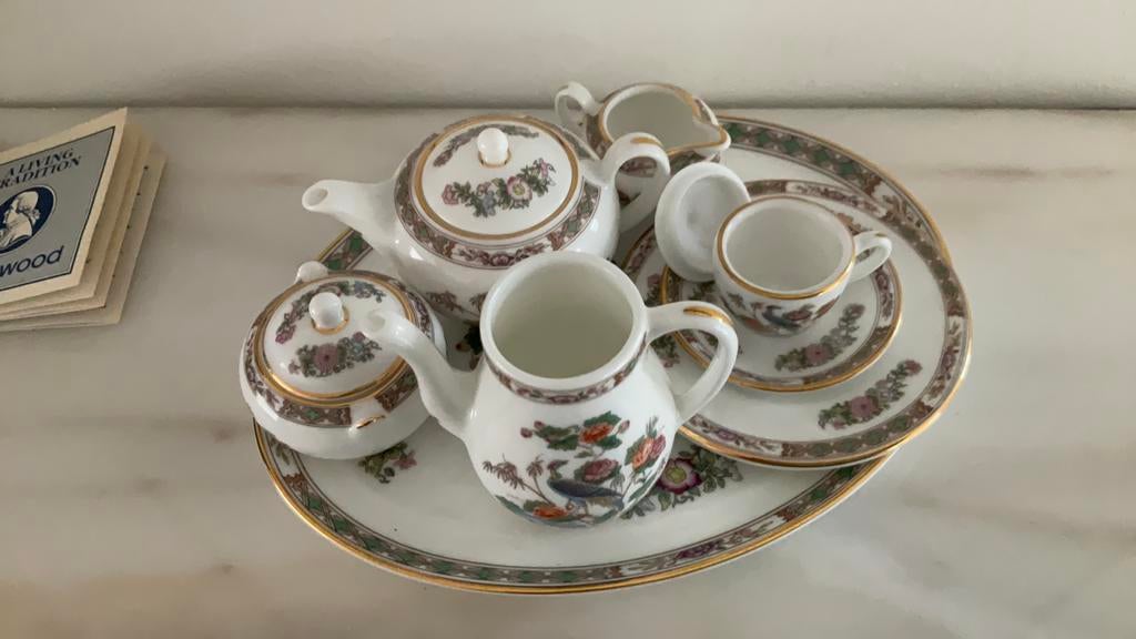Miniatuur thee& koffiezet van Wedgwood : kutani crane, Antiek en Kunst, Ophalen of Verzenden