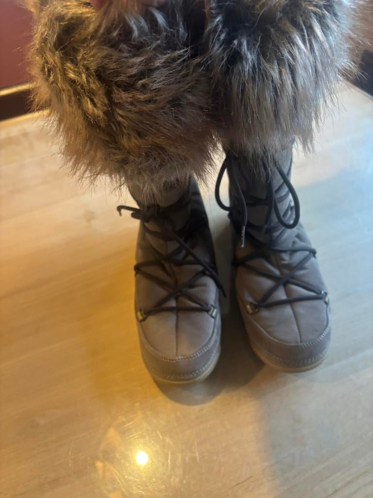 Snowboots met bont, mooi afgewerkt, Mt 41, in perfecte staat, Ophalen of Verzenden, Nieuw, Maat 38/40 (M), Overige typen
