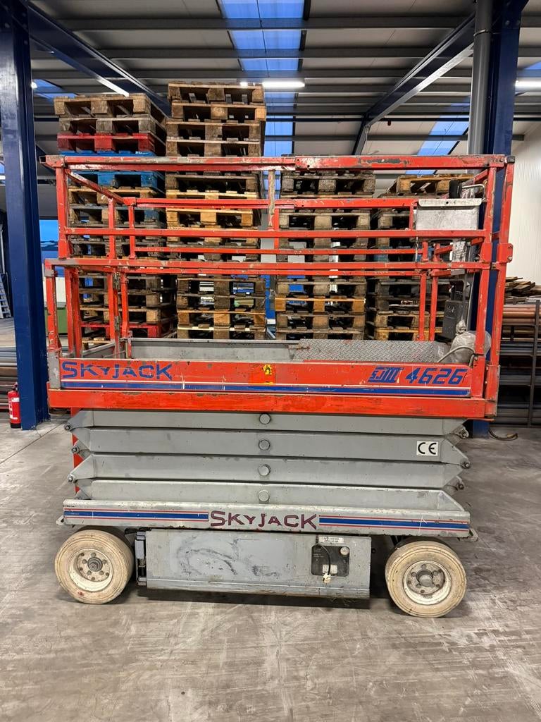 Schaarlift skyjack, Zakelijke goederen, Ophalen