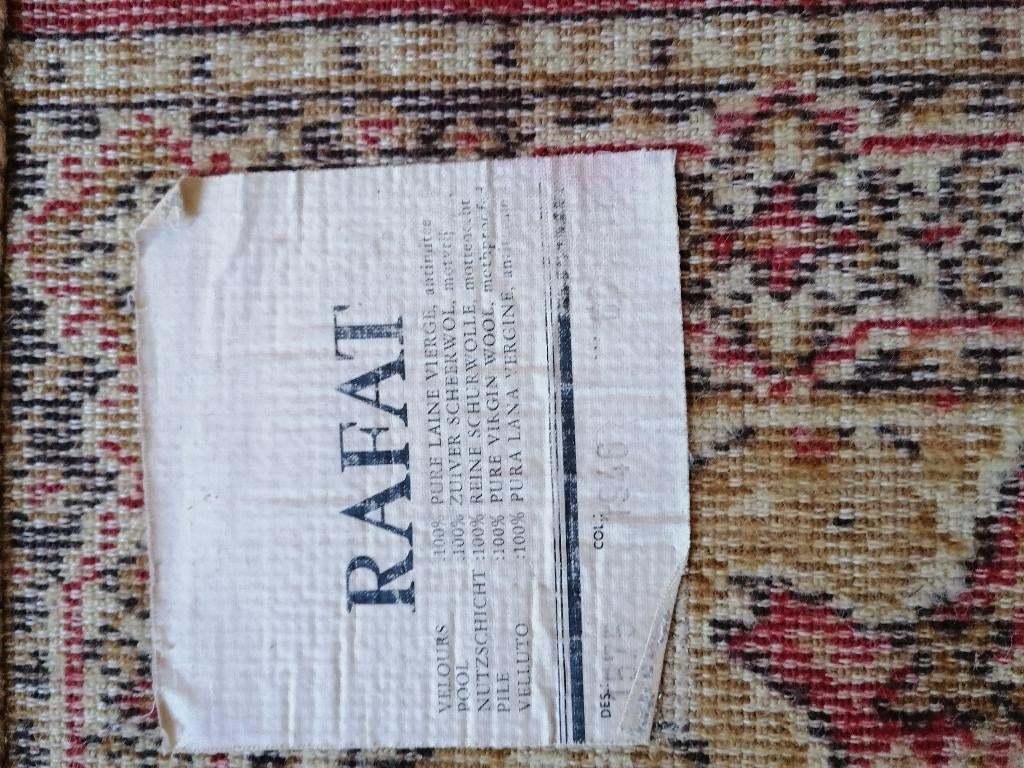 Tapis oriental en laine vierge, Enlèvement