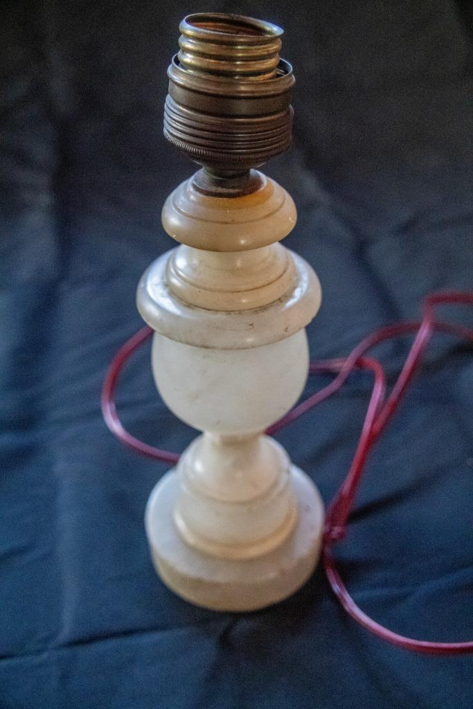 pied de lampe en marbre blanc, Antiquités & Art, Enlèvement ou Envoi
