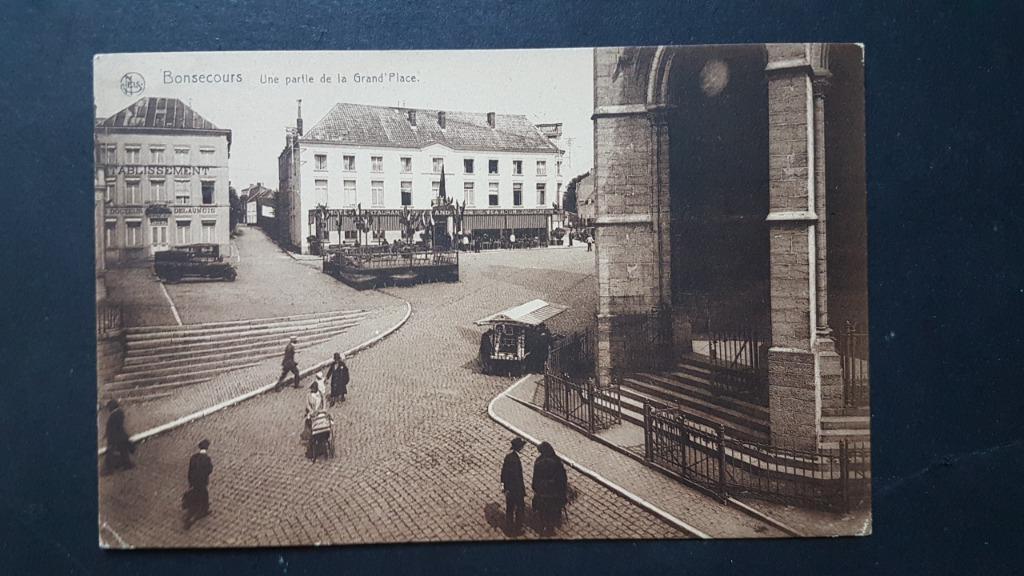 Carte postale Bonsecours Une partie de la Grand'Place Podium, Enlèvement ou Envoi, 1920 à 1940, Affranchie, Hainaut