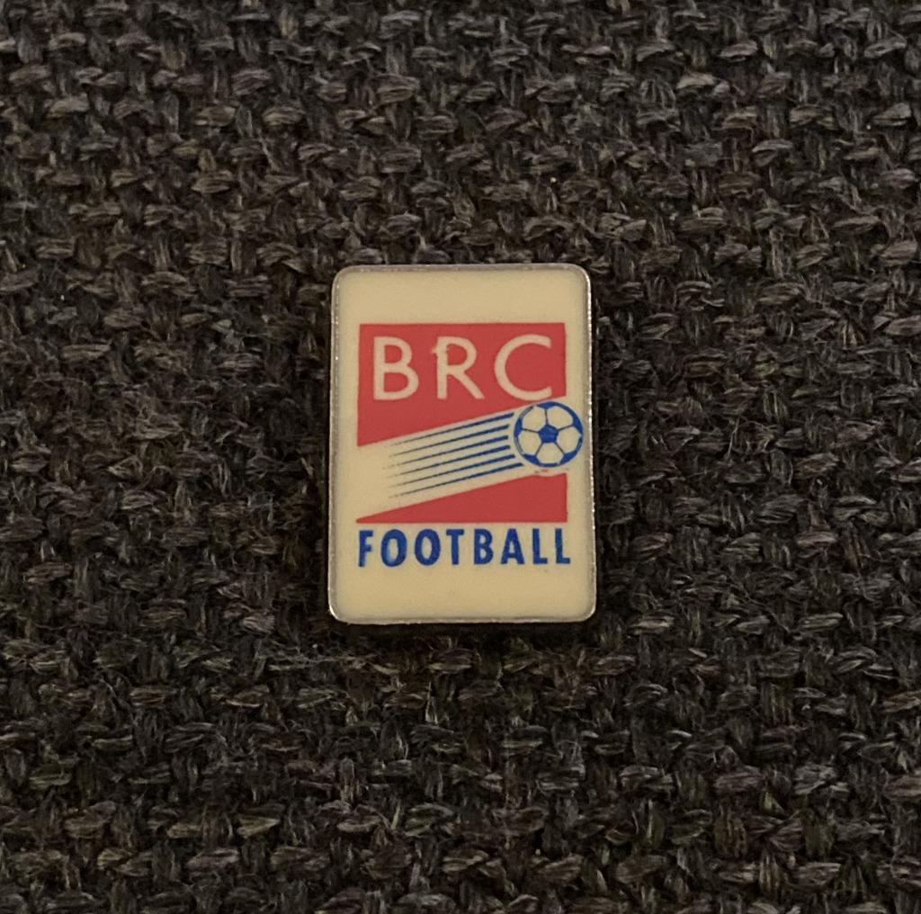 PIN - BRC - FOOTBALL - VOETBAL, Envoi, Utilisé, Sport, Insigne ou Pin's