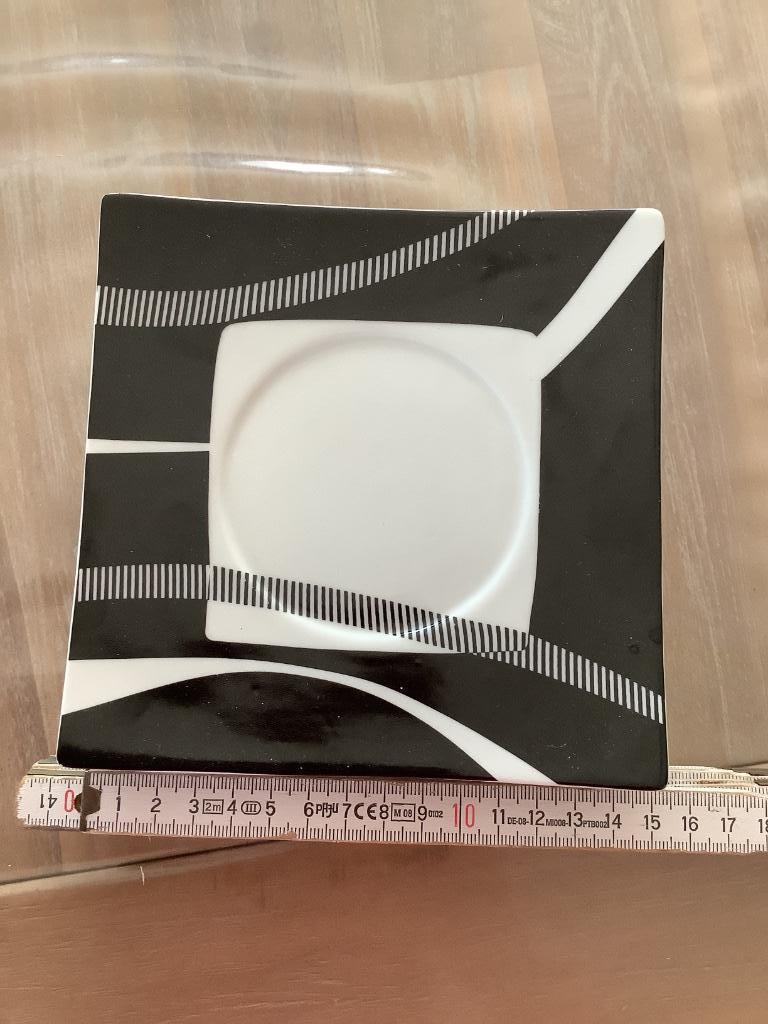 5 Assiettes pour tasses noires et blanches, Enlèvement ou Envoi, Comme neuf, Autres styles, Assiettes(s)