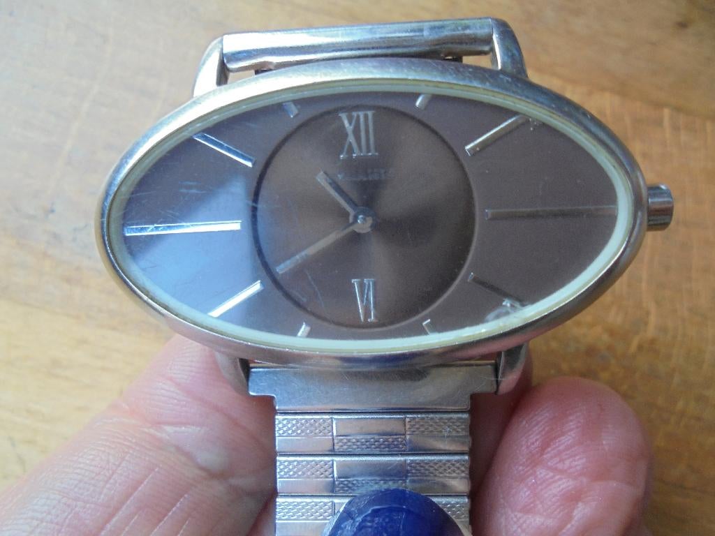 Montre vintage ovale RODANIA 24125, fonctionne, Montre-bracelet, Autres marques, Enlèvement ou Envoi, Acier