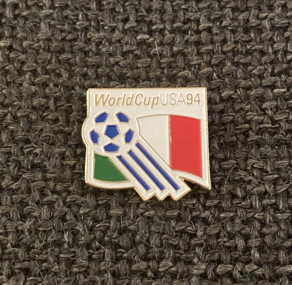 PIN - WORLD CUP USA 94 - FOOTBALL - VOETBAL - ITALIË, Verzenden, Gebruikt, Sport, Speldje of Pin