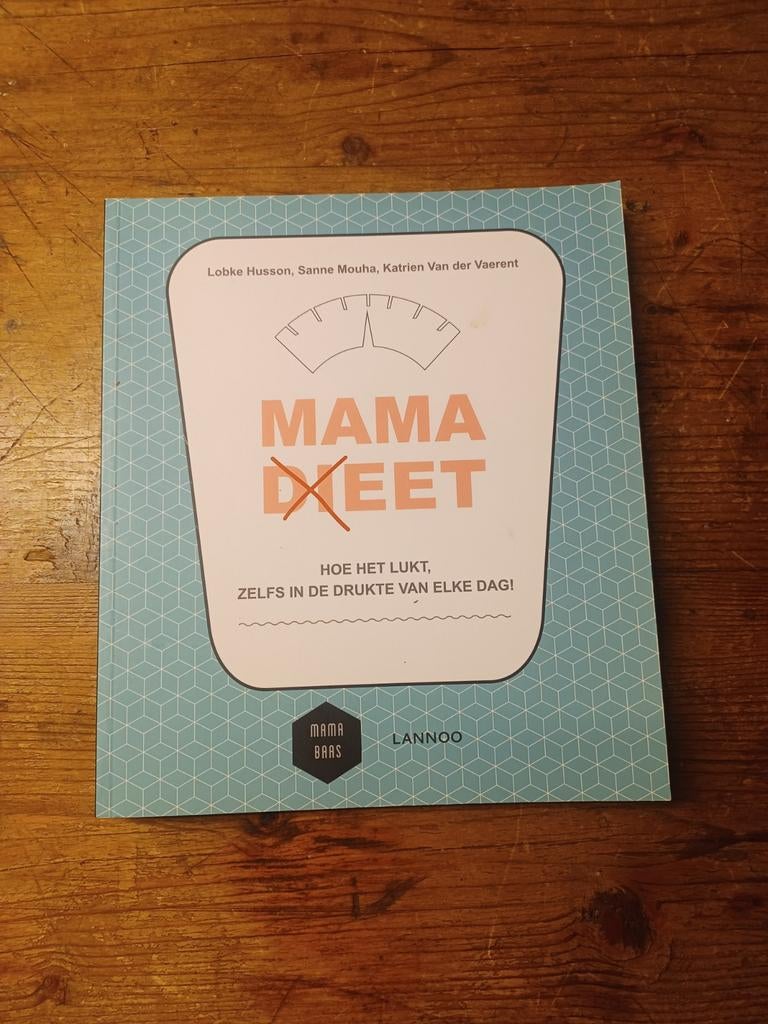 Sanne Mouha - Mama (di)eet, Boeken, Ophalen of Verzenden, Zo goed als nieuw, Sanne Mouha; Lobke Husson; Katrien van der Vaerent; Evelien K...