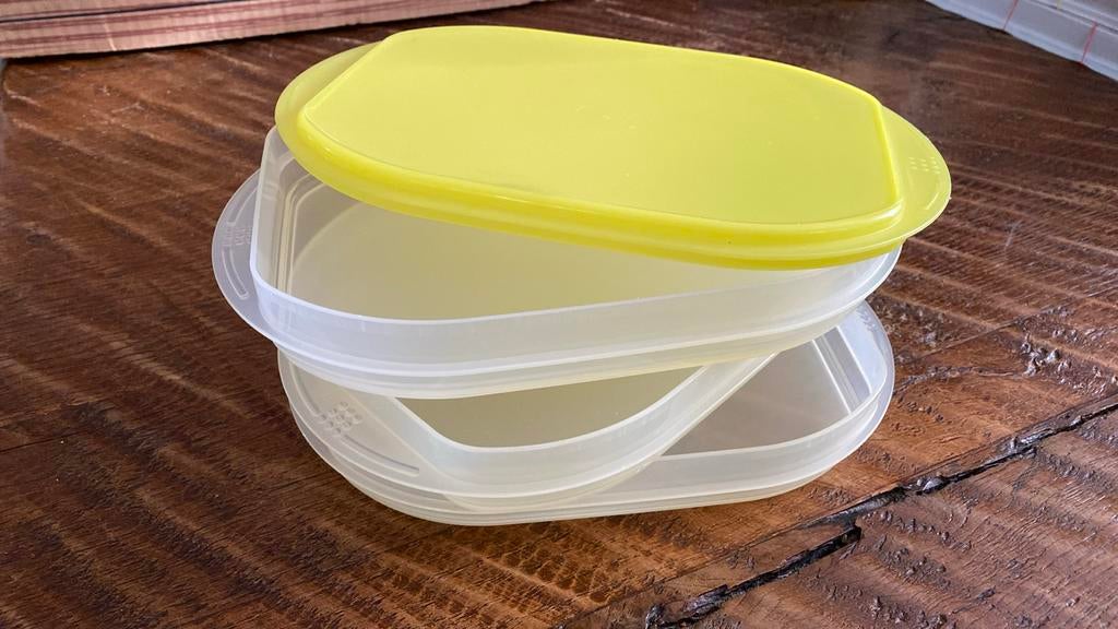 Tupperware stapeldozen bel/kaas bakjes3 lage  en geel deksel, Huis en Inrichting, Keuken | Tupperware, Ophalen, Geel