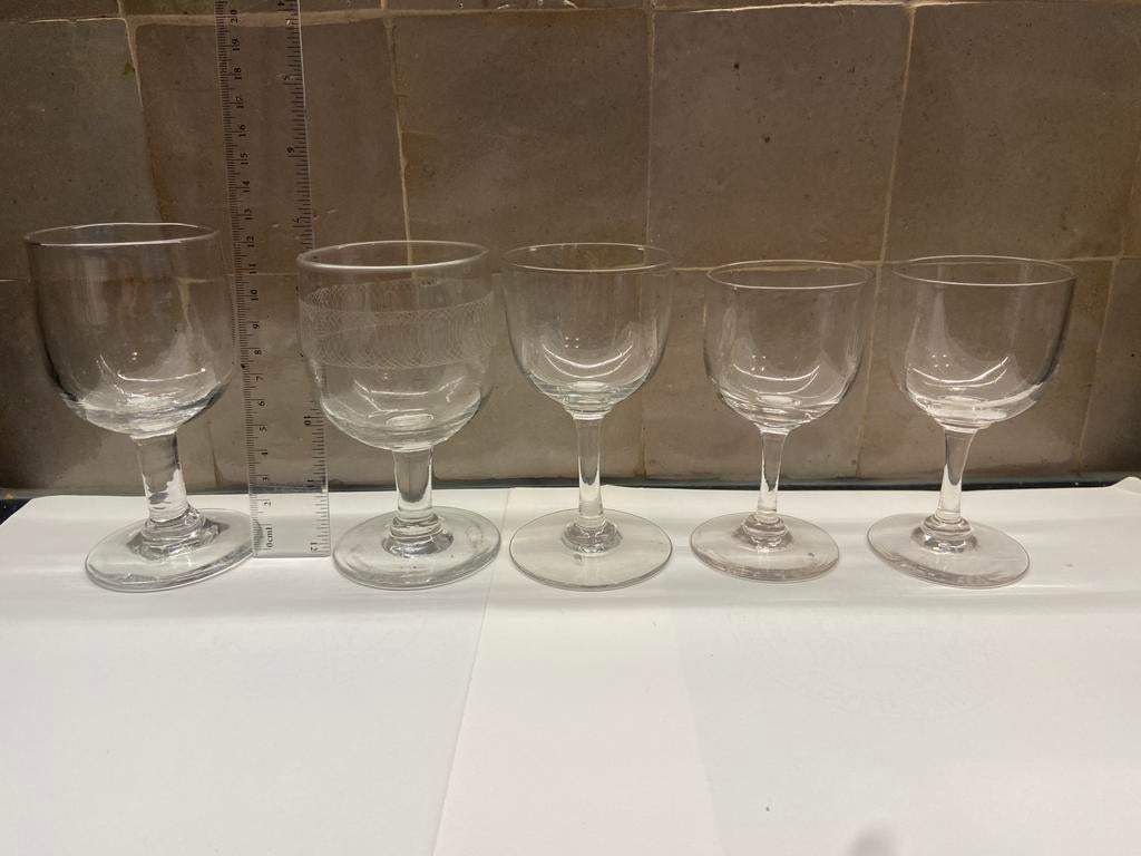 5 verres à vin anciens, Enlèvement ou Envoi