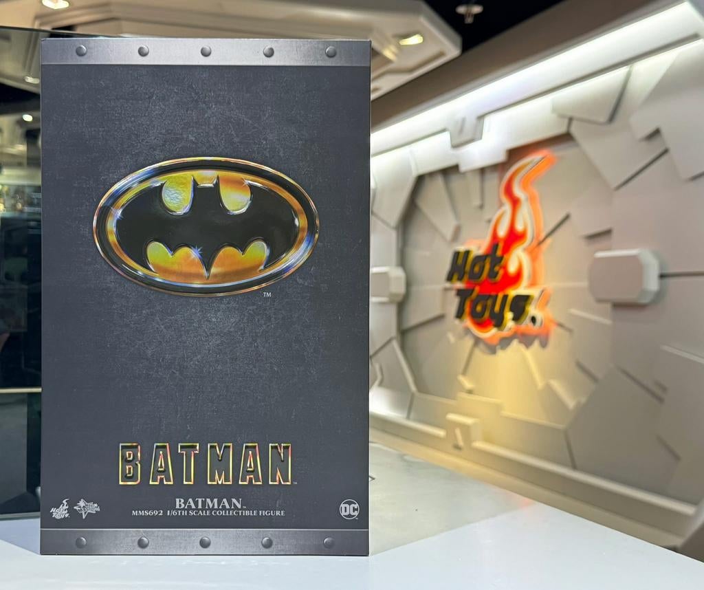 Hot Toys MMS692 Batman (1989) NEW ÉDITION, Ophalen of Verzenden, Zo goed als nieuw
